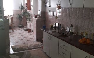 Vând casă cu teren mare 33,3 ari zona Baritiu - Poză 2