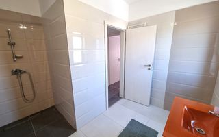 Apartament cu 3 Camere, Etaj Intermediar, Bloc Nou, Centru - Poză 9
