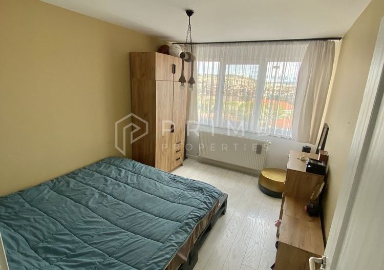 Apartament cu 2 camere, renovat și mobilat – Vedere panoramică - Poză 4