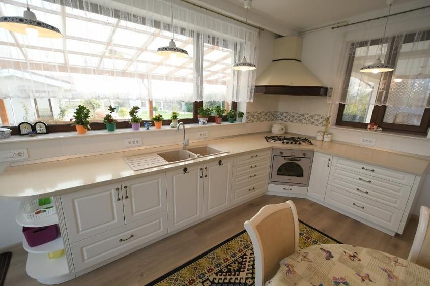 Proprietate premium cu teren de 2.000 mp | Casă 412 mp utili - Poză 2