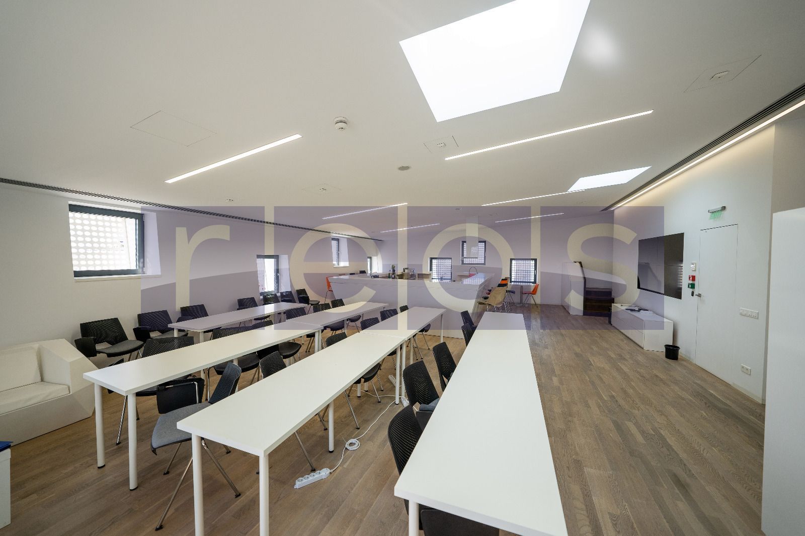 VANZARE -CLADIRE DE BIROURI - ARHITECTURA EXCEPTIONALA - Poză 7