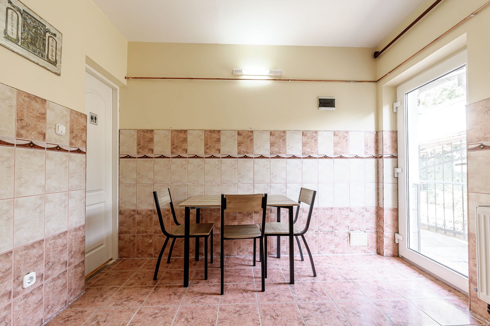 De închiriat apartament cu o cameră și curte interioară - Poză 4