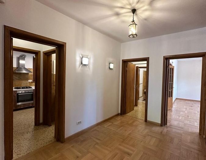 De inchiriat spatiu/ apartamnet 3 camere pe strada Roma - Poză 6