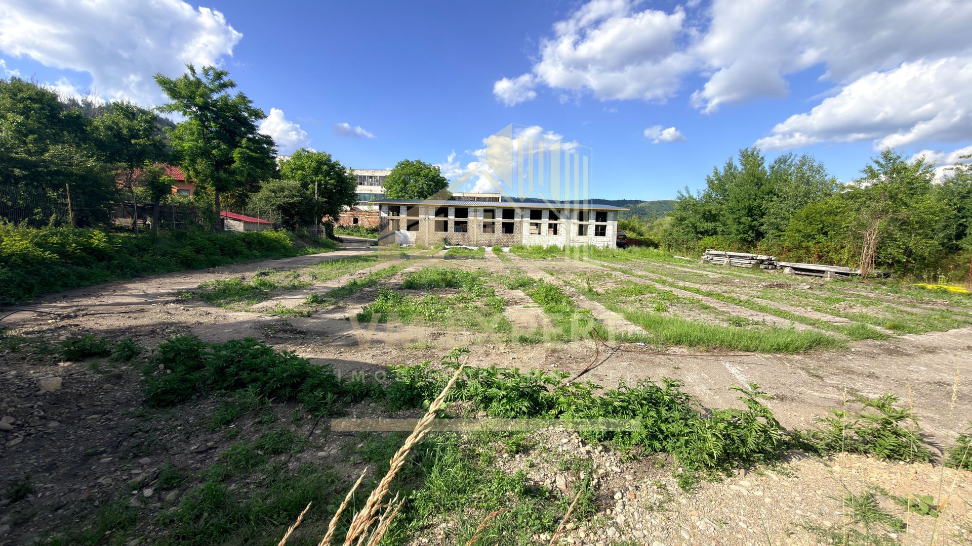 HALĂ INDUSTRIALĂ DE ÎNCHIRIAT – 600 MP | ACCES TIR– CÂMPULUNG - Poză 9
