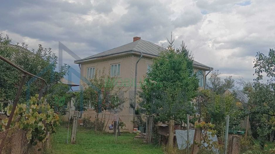 Casă cu etaj și teren de 1450 mp în Lunca, Pașcani - Poză 4