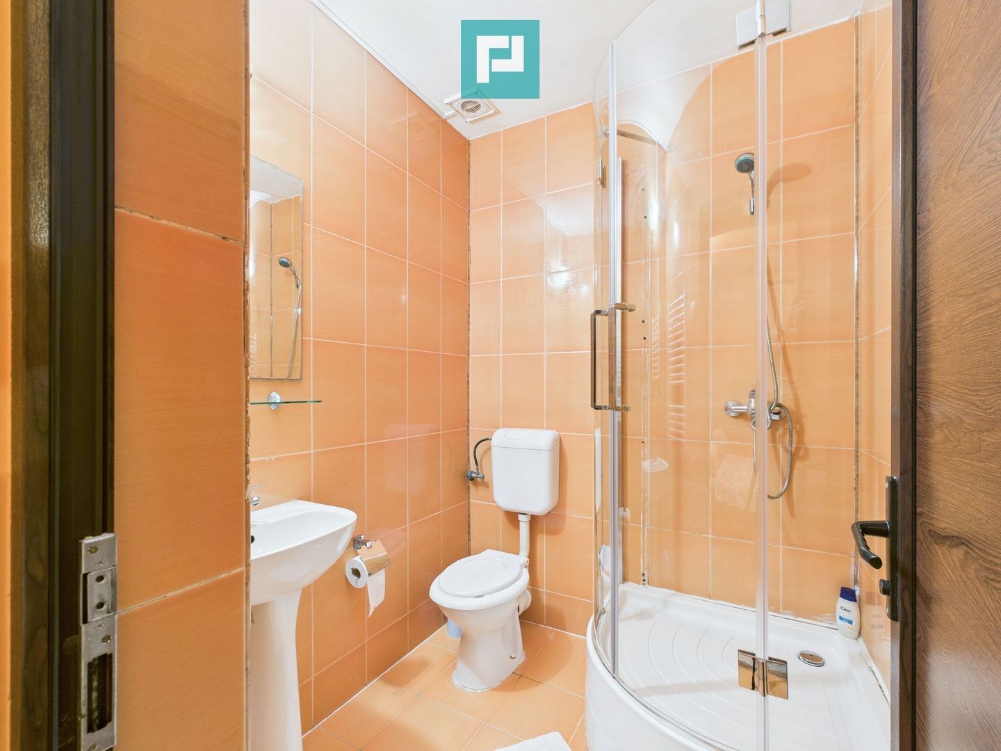 Casă și clădire de apartamente la Orțișoara - Poză 9