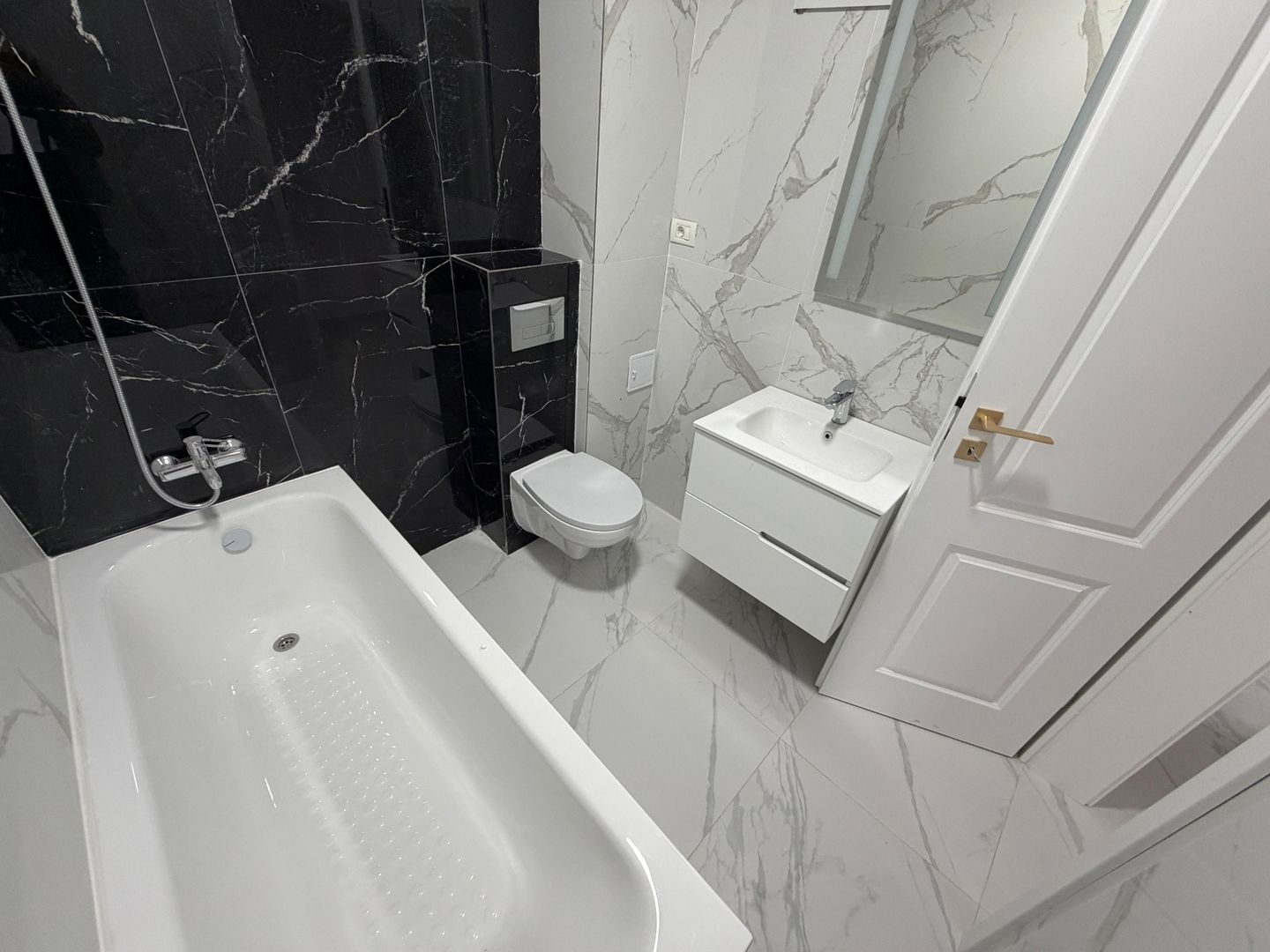 CASA CUB -RATE DEZVOLTATOR, CELOFIBREI, TOATE UTILITATILE, COMISION 0% - Poză 7