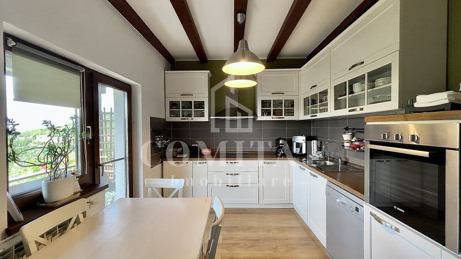 Casă cochetă cu teren generos și panoramă Chinteni - Poză 6