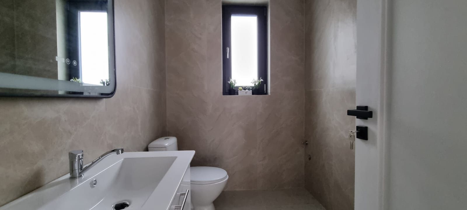 Reședință Modernă cu Finisaje Distinse - Poză 27