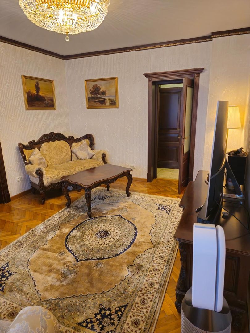 Vila frumoasa ,localizata central\ Unirii Square\Proprietar - Poză 3