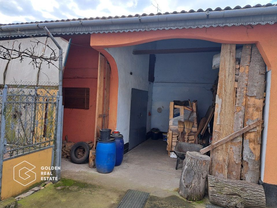 Casa mare cu 2 spatii comerciale, in Faget - Poză 21