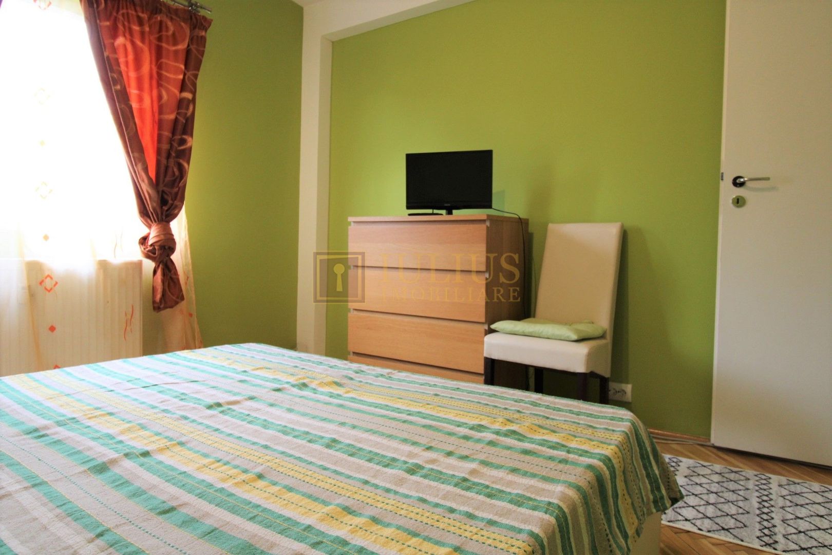 3 camere, decomandat, centrala proprie - Poză 9