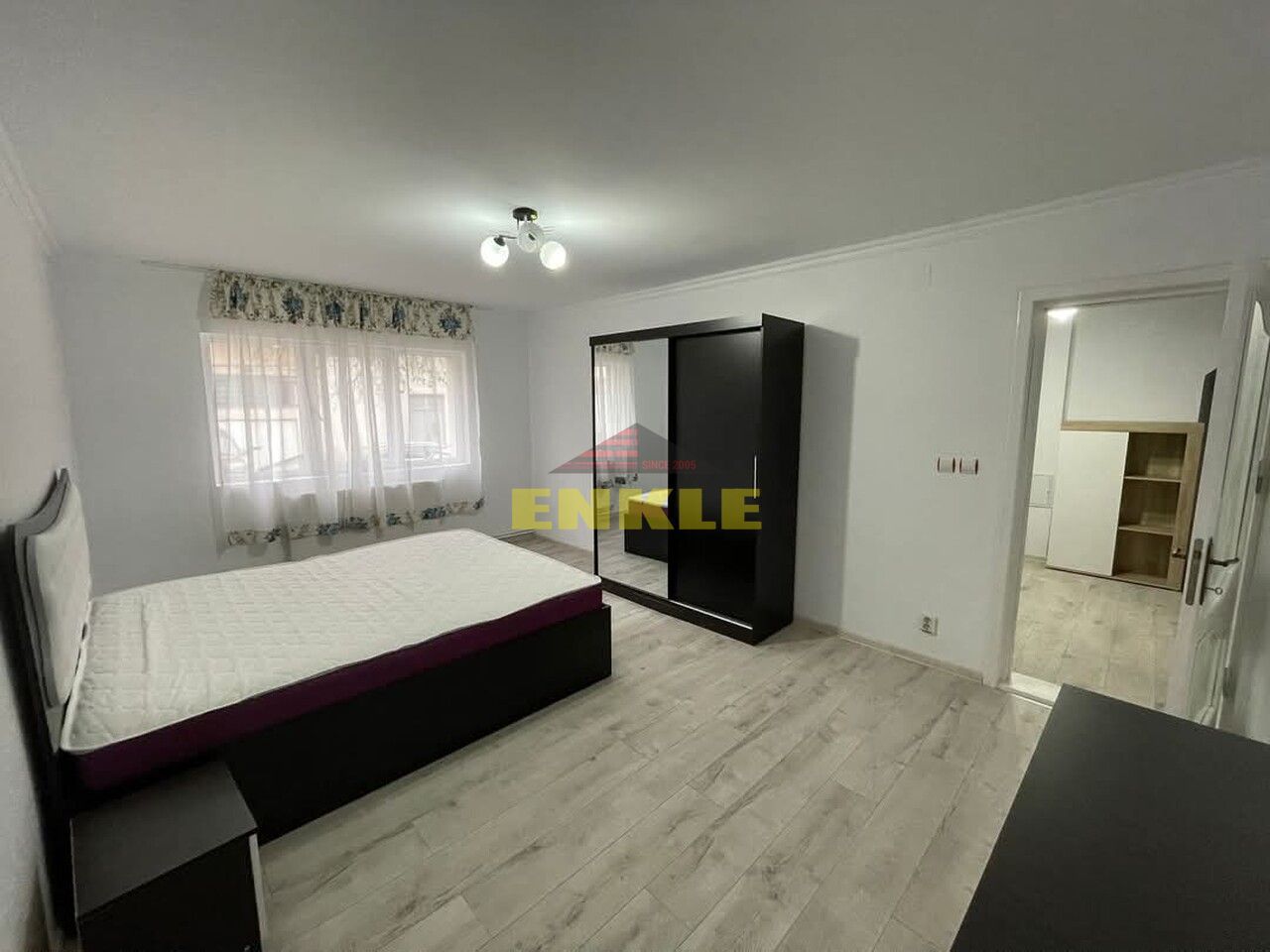 De închiriat apartament cu 3 camere, zona Piața Mare - Poză 4