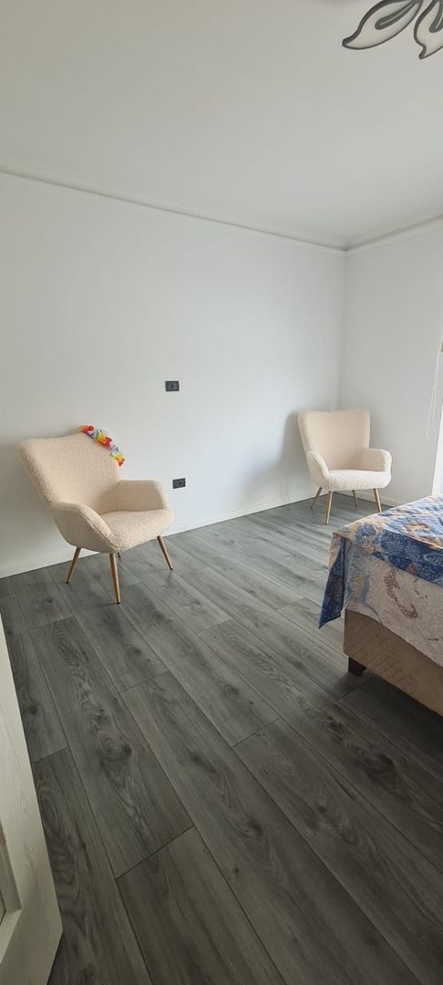 Casă superbă, modernă și complet mobilată - Poză 12