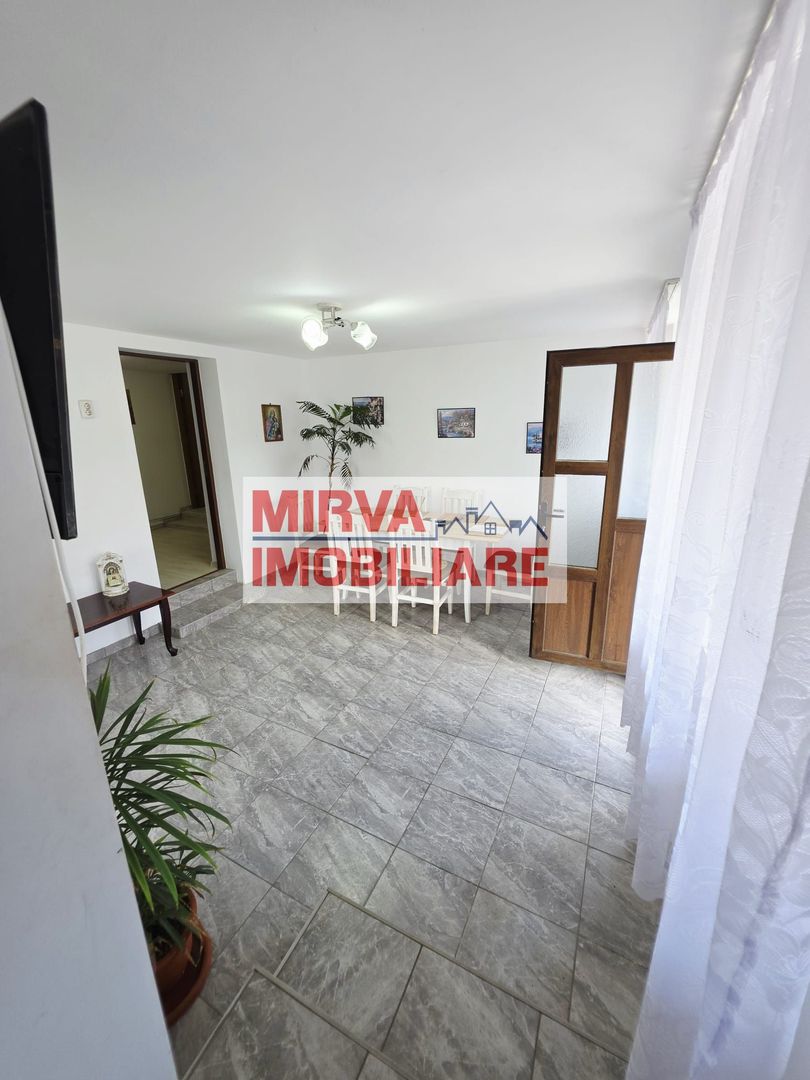 🏡 Casă renovată cu 6 camere, teren 557 mp – Berceni, Prahova - Poză 39