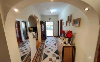 Casă spațioasă de vânzare, 220 mp, teren 700 mp, Horpaz – ideală pentru două familii - Poză 3