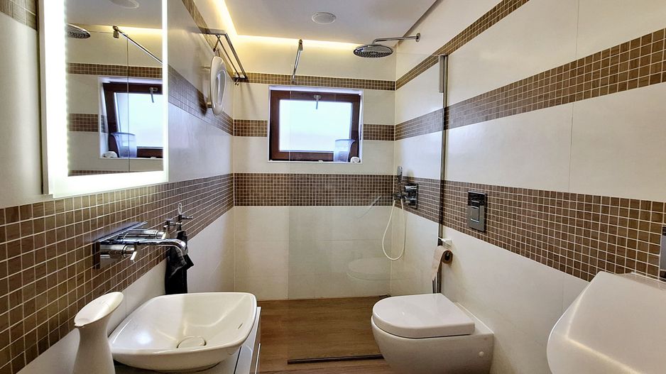 Casa eficienta energetic cu piscina in Giroc - Poză 16