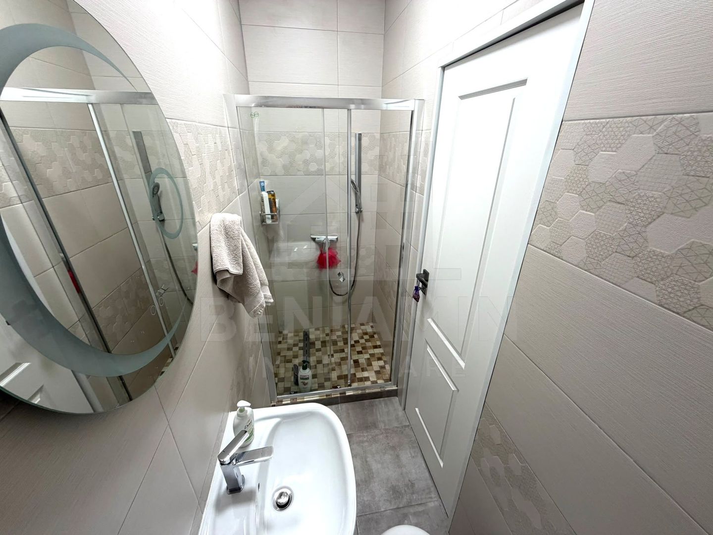 Apartament cu 3 camere si 3 bai in Craiovita Noua - Promenada Mall - - Poză 8