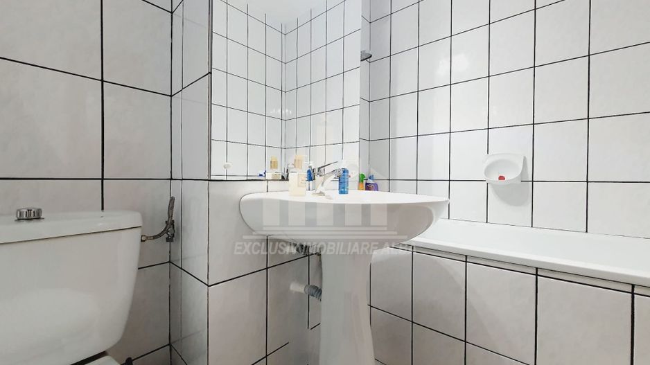 Apartament 5 camere decomandate | 100 mp | Mobilat si utilat | Cetate - Poză 9