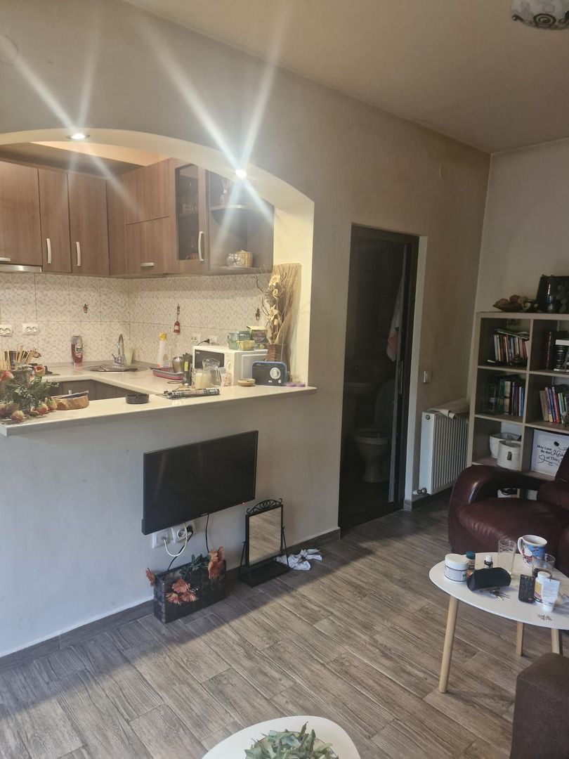 De Vanzare Apartament 2 Camere in Vila Sebastian sect 5 - Poză 4