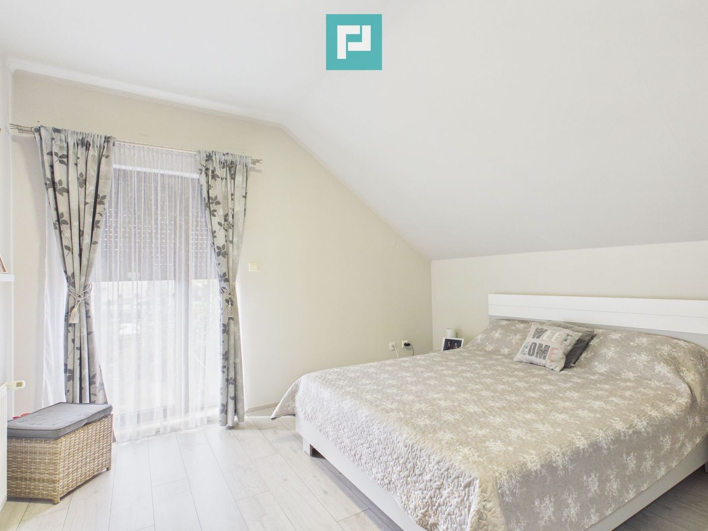 Casă cu 5 camere de vânzare în Curtici – spațiu, - Poză 10
