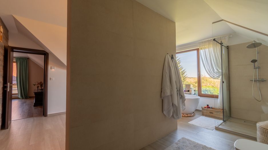 Proprietate exclusivista de vanzare: 2 case | 9 camere | 2000 mp teren - Poză 46