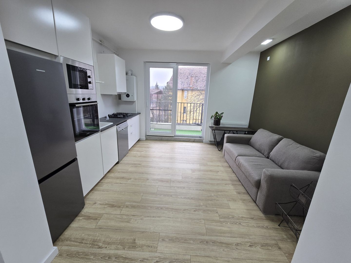 Apartament 3 camere,2 terase,2 băi,95mp,zona Centrală - Poză 3