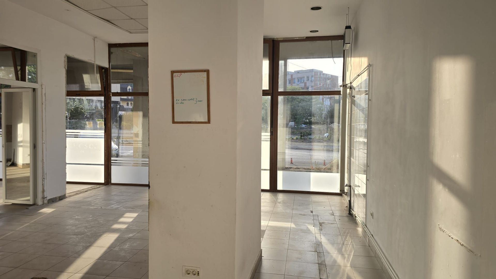 Spatiu comercial de aproximativ 120 mp | Vitrina de 14 m | I.L. Caragiale, Resita - Poză 4