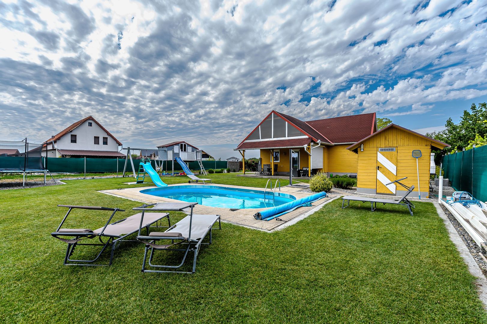 Casa de Lemn cu Piscina si Gradina Impecabila in Vladimirescu! - Poză 1