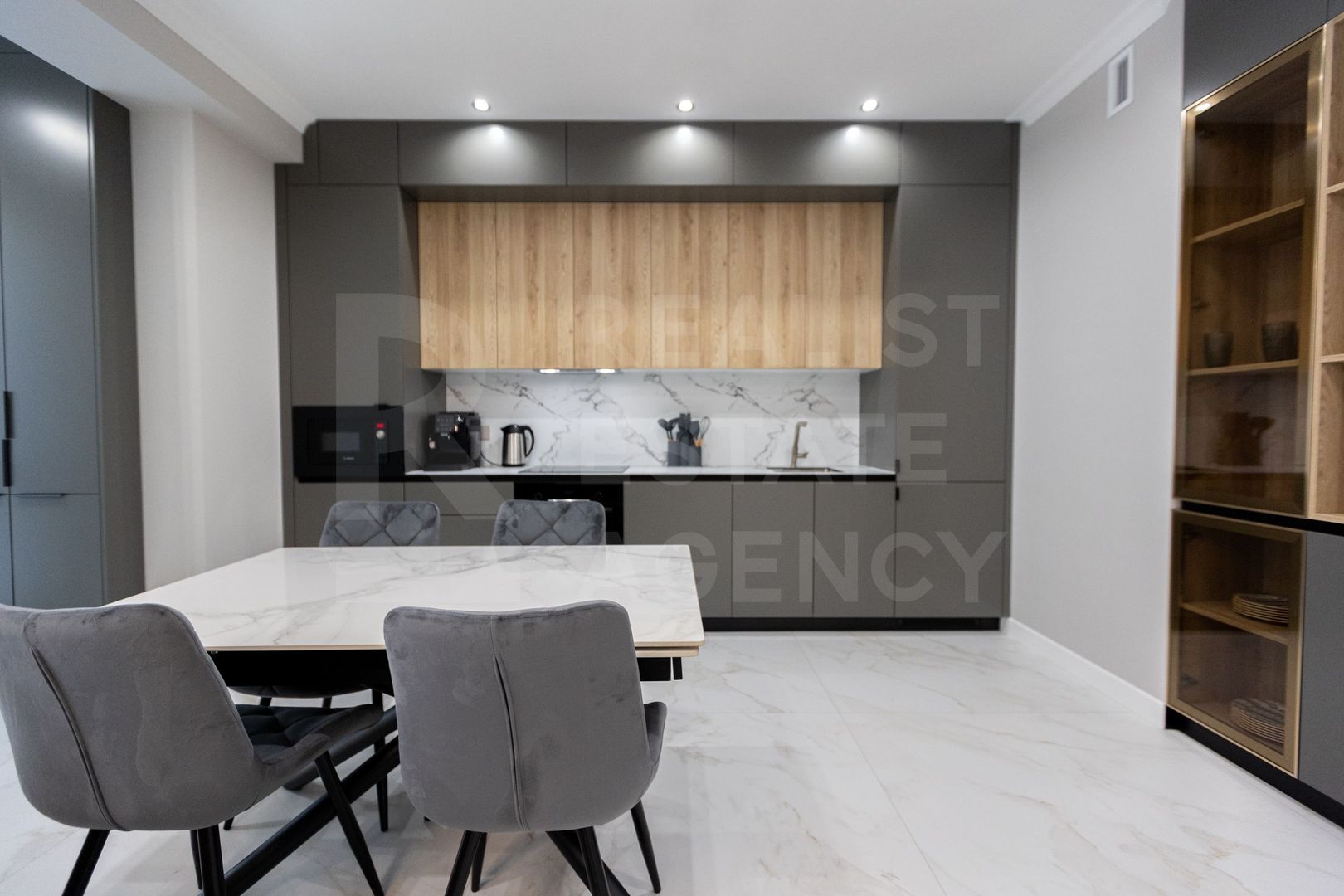 Chirie, apartament, 1 cameră + living, strada Tricolorului, Centru - Poză 2