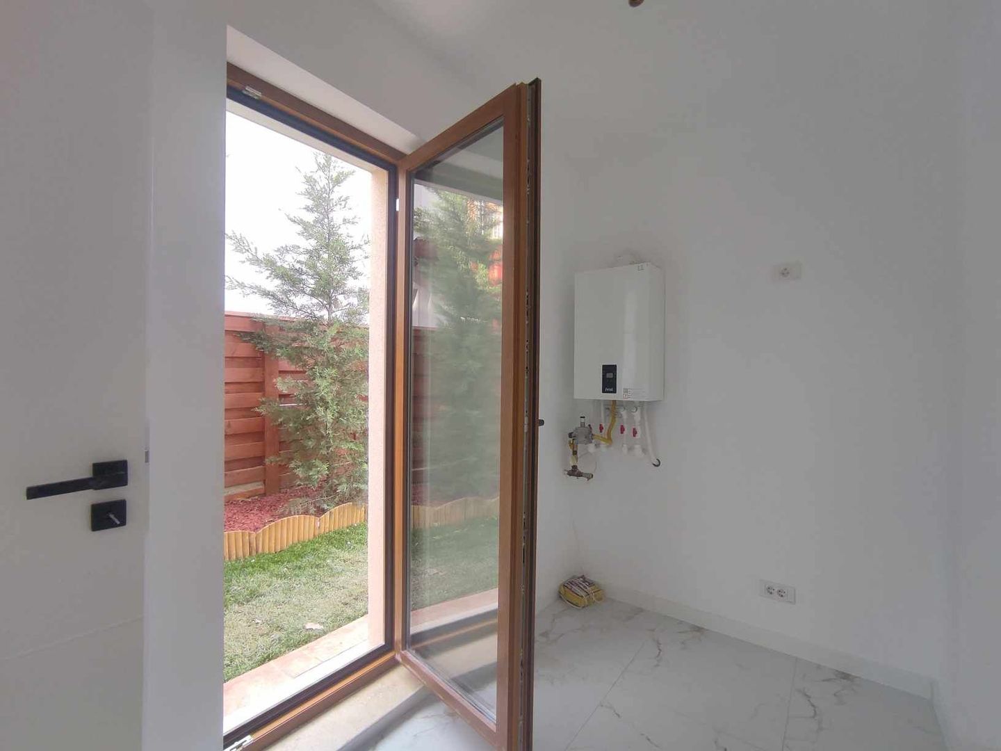 Vanzare apartament 3 camere cu gradina la 5 minute de metrou - Poză 14