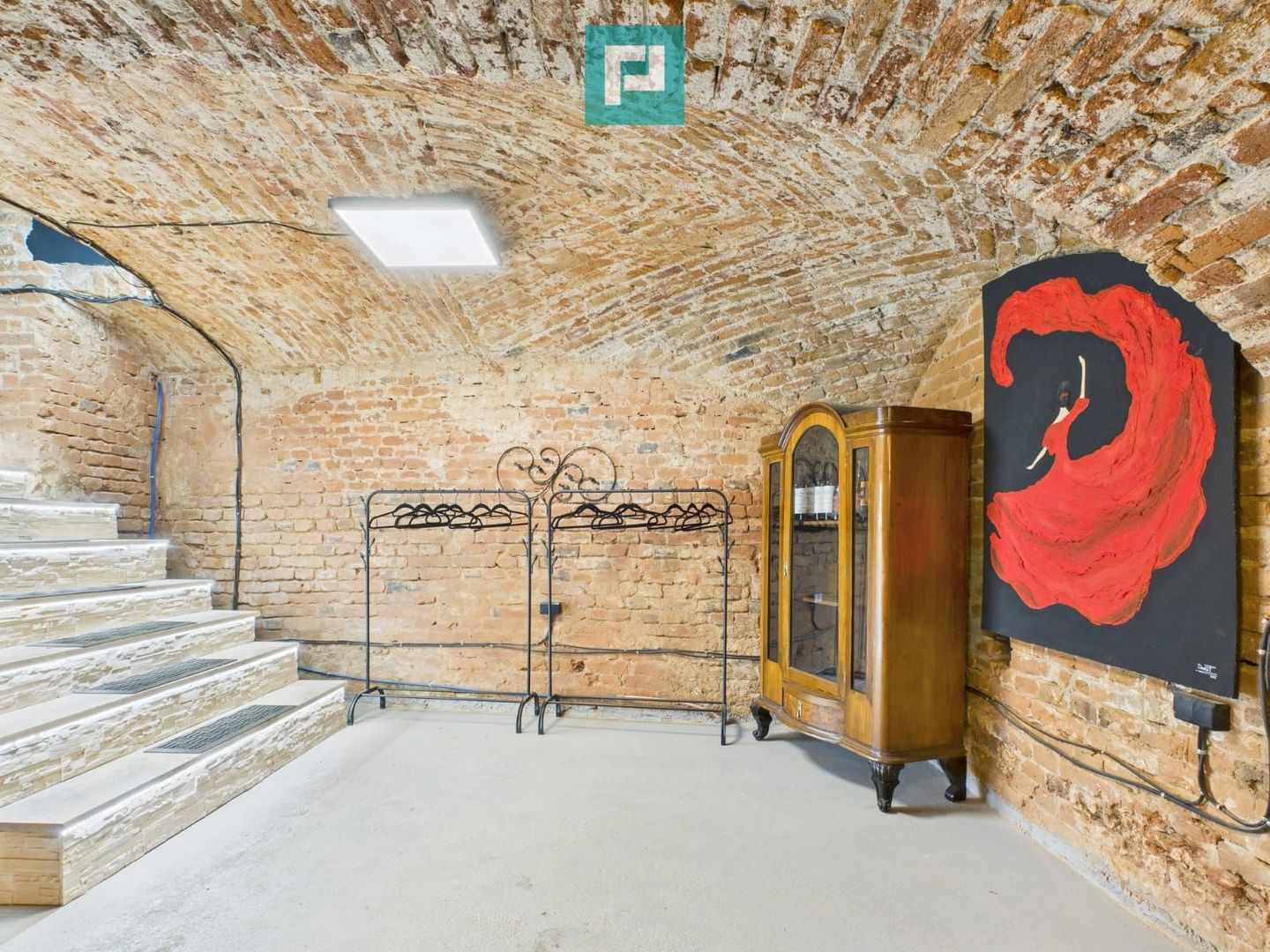 Eleganță subterană - pivniță exclusivistă Arad - Poză 6