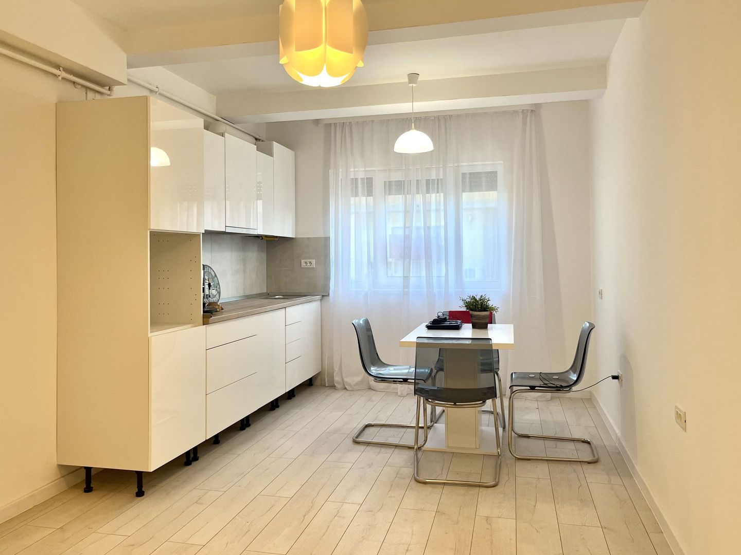 Apartament 3 camere, prima închiriere, intrare  Dumbrăvița - Kaufland - Poză 1