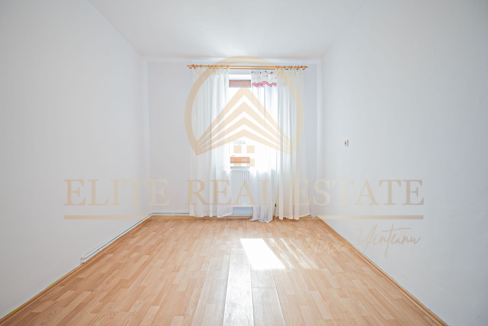 De vanzare | Apartament 4 camere | Langa Cazino | Vedere la mare - Poză 3