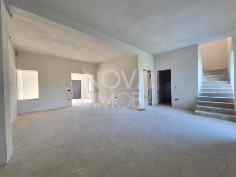 Casa generoasa cu 5 camere, 2 bai, dressing si parcare – Sura Mica - Poză 13