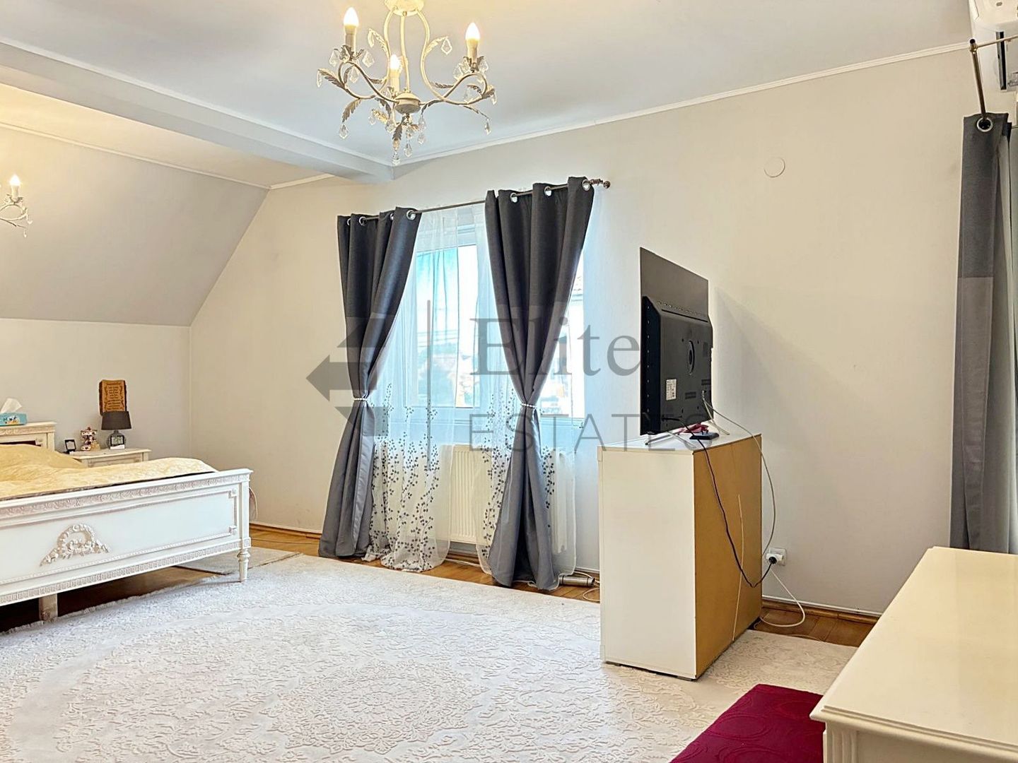 Casa singura in curte ultracentral in Oradea - Poză 11