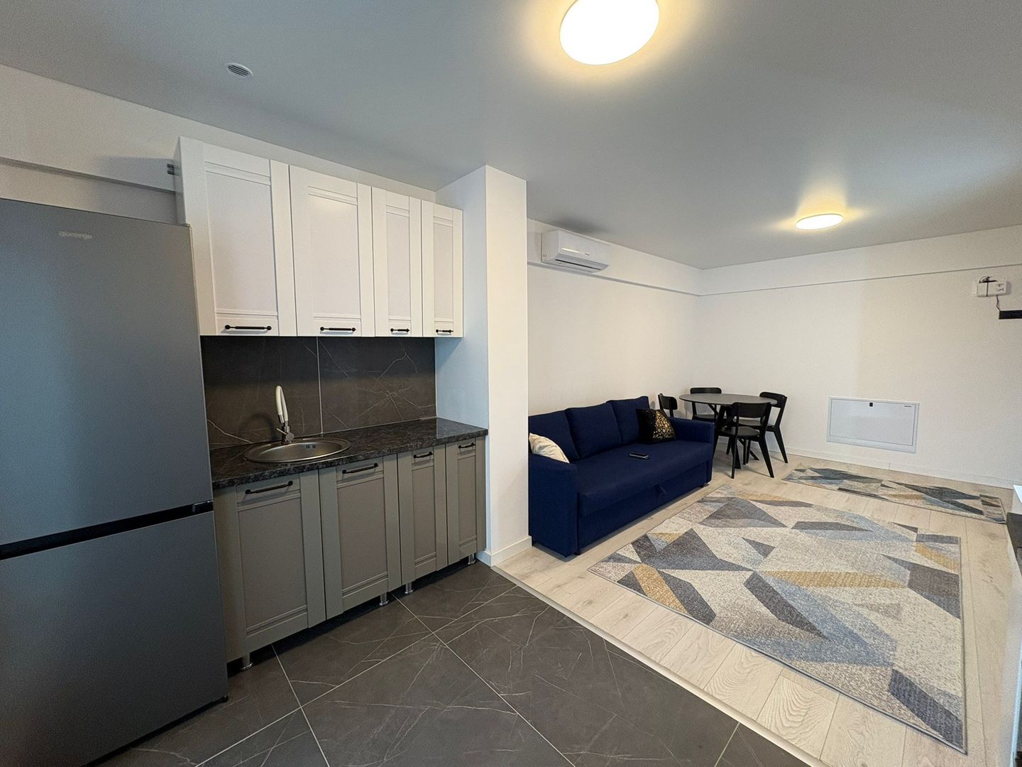 AP. 2 CAMERE SUN ROYAL VIEW, LOC PARCARE, BLOC NOU, METROU 8 MINUTE - Poză 3