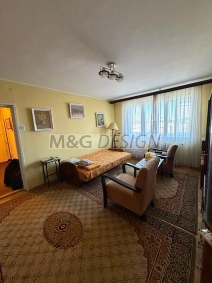 Apartament 3 camere  in zona centrala - Poză 1