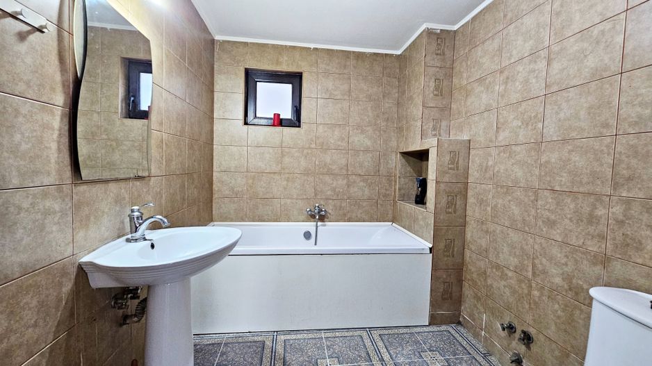 Casă cochetă în Săcele, renovată complet in 2015, aproape de Lidl și Kaufland! - Poză 8