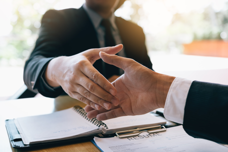 
    Agentul imobiliar este ghidul tau personal in lumea imobiliara
  