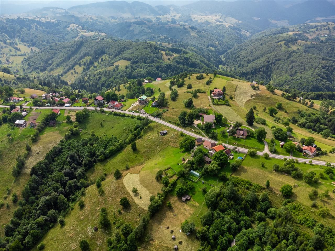 Aproape 4.000 mp, in fascinatia decorului montan, Bran, Moieciu de Jos, Brasov - Poză 8