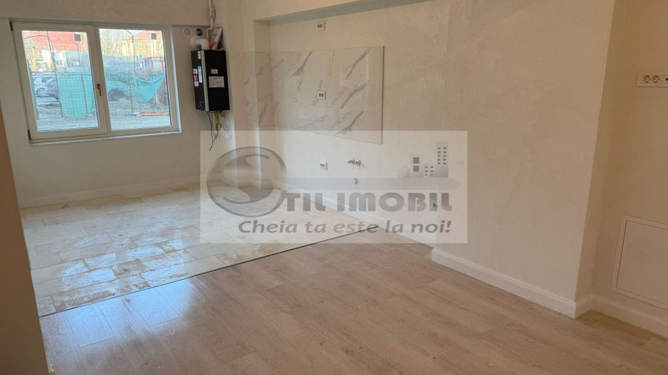 Spațiu com+Loc de parca– 40 mp, Parter, Royal Town Copou – 650€ neg. - Poză 2