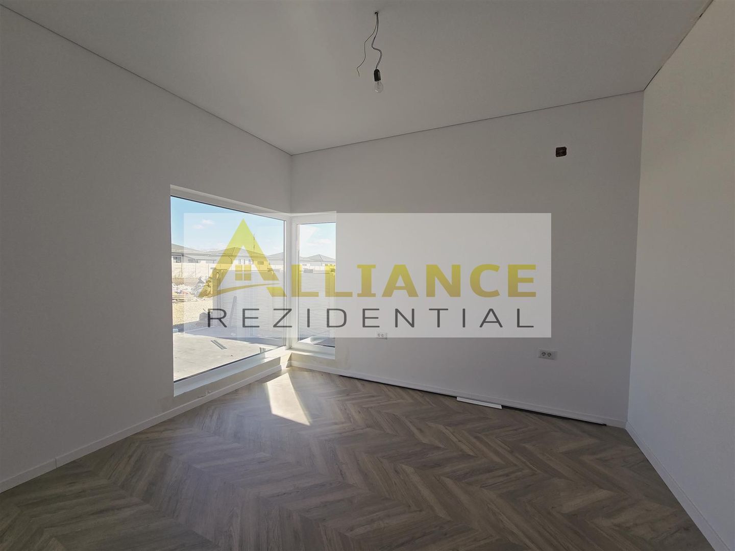 Casa individuala- 4 camere- 371mp teren- placa de beton - Poză 5