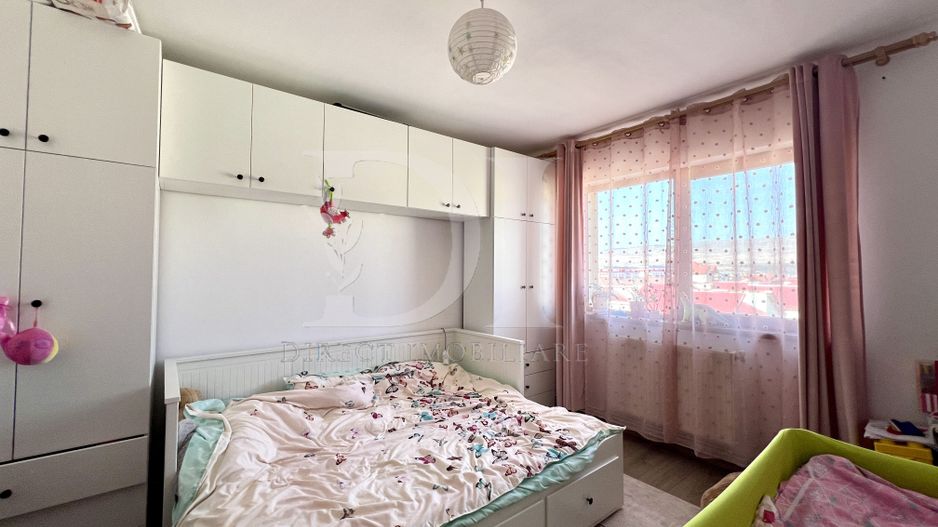 Apartament trei camere / Parcare / Zona Terra - Poză 1