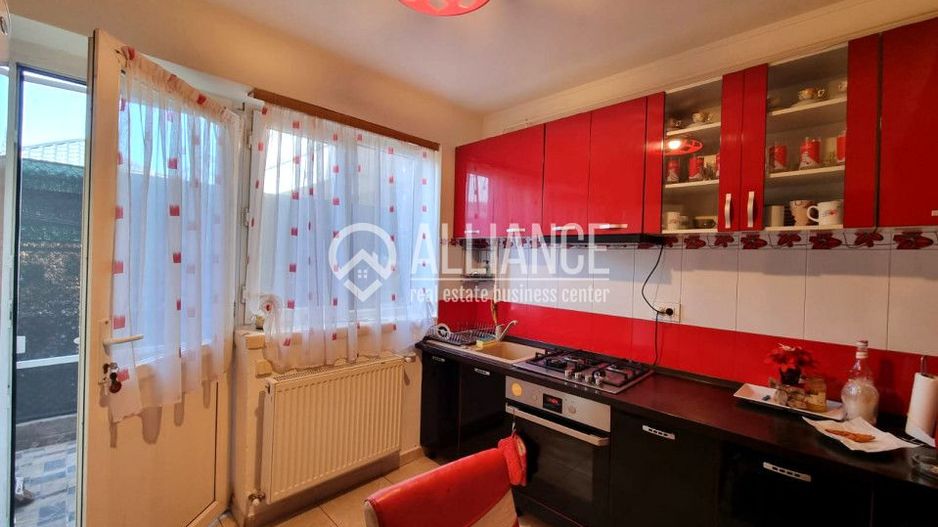 Brătianu Constanta(COD 07) Vila -  P+1+M cu 7 camere - Poză 6