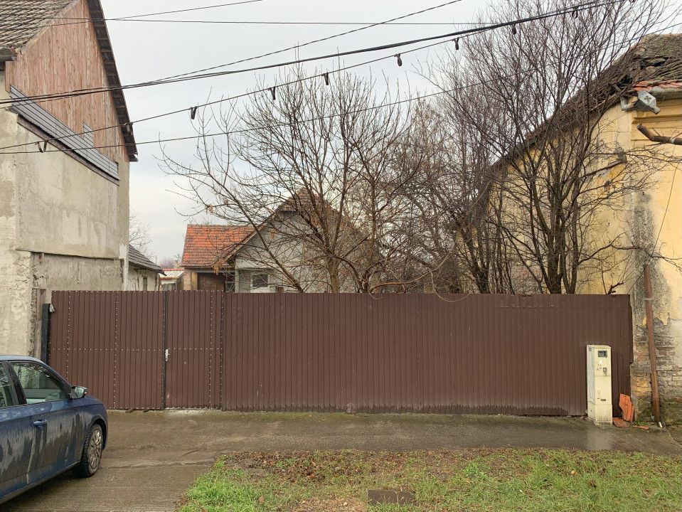  Casa cu teren generos de 1084 mp in centrul comunei Pischia, strada principala - Poză 1