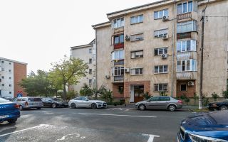 Apartament decomandat, 2 camere, Alfa, la 2 pași de stația de tramvai - Poză 1