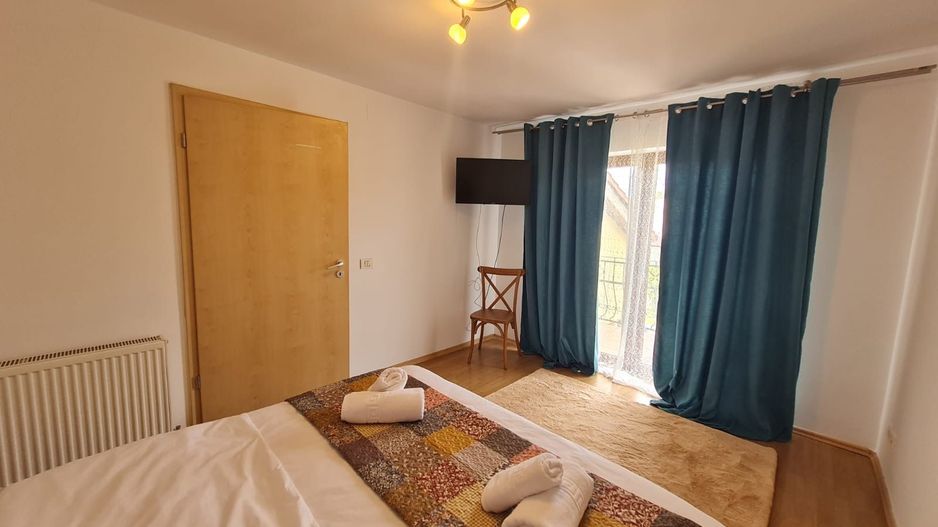 Vila spațioasă și recent renovată în Ghiroda! - Poză 37