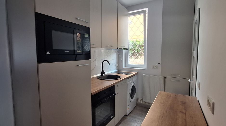 Apartament central cu o camera si loc de parcare - Poză 6