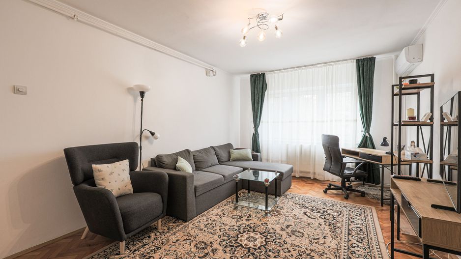 Rezervat Apartament renovat, cu 2 balcoane, la Etajul 1 in Micalaca - Poză 1